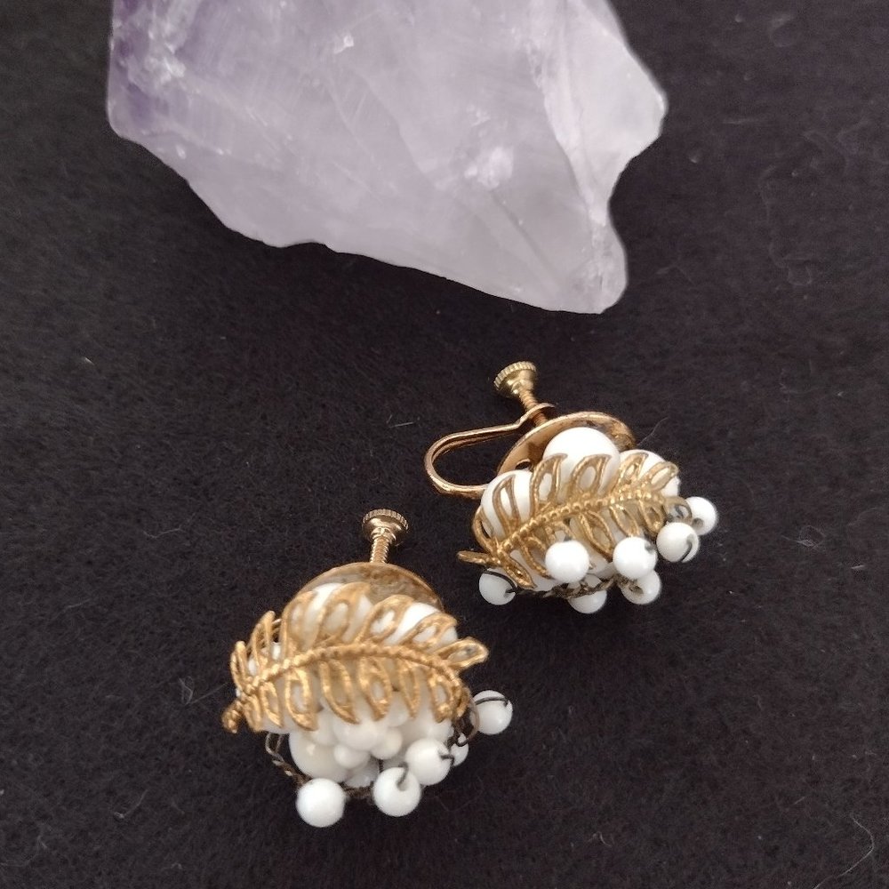 PRETTY Golden Leaf Metal White Bead Accent Clip-on Earrings Active